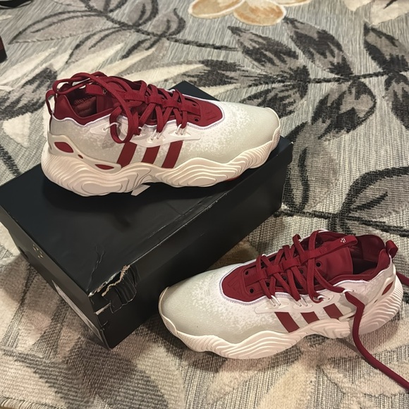 Adidas, Trae Young 3 Team edition, White & Red. Size - M-9.5 W-10.5 - Picture 6 of 6